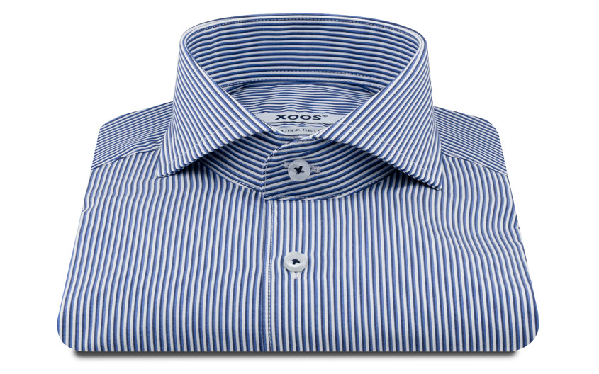 Chemise bleue à fines...